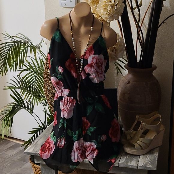 CHARLOTTE RUSSE SUMMER MED MULTI ROMPER - Picture 2 of 16